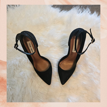 Carregue a imagem no visualizador da Galeria, Steve Madden Black Suede Ankle Strap Heels (Pre-Loved) Size 7M
