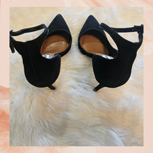 Carregue a imagem no visualizador da Galeria, Steve Madden Black Suede Ankle Strap Heels (Pre-Loved) Size 7M
