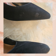 Carregue a imagem no visualizador da Galeria, Steve Madden Black Suede Ankle Strap Heels (Pre-Loved) Size 7M
