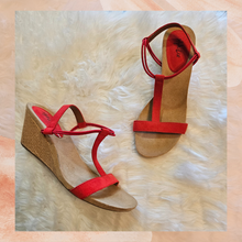 Carregue a imagem no visualizador da Galeria, Style &amp; Co. Red Suede Slingback Open Toe Wedge Sandal (Pre-Loved) Size 6
