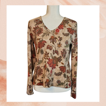 Chargez l&#39;image dans la visionneuse de la galerie, Tan Floral Soft Knit V-Neck Long Sleeve Tee (Pre-Loved) OS (See Measurements)
