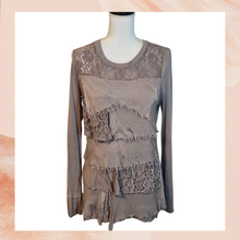 Chargez l&#39;image dans la visionneuse de la galerie, Taupe Shredded Tiered Lace Sheer Front Tee (Pre-Loved) Medium
