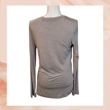 Chargez l&#39;image dans la visionneuse de la galerie, Taupe Shredded Tiered Lace Sheer Front Tee (Pre-Loved) Medium
