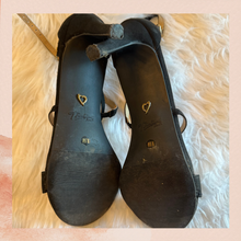 Cargue la imagen en el visor de la galería, Thalia Sodi Black Faux Suede Ankle Strap Stilettos (Pre-Loved) Size 9.5M
