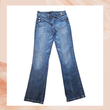 Laden Sie das Bild in den Galerie-Viewer. The Limited Medium Wash Straight Leg Jeans (Pre-Loved) Size 6
