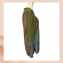 Laden Sie das Bild in den Galerie-Viewer. Tiny Anthropologie Olive Green Floral Lace Long Sleeve Dress (Pre-Loved) Size M
