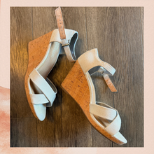 Cargue la imagen en el visor de la galería, Toms Gray Silver Canvas Cork Wedge Sandals (Pre-Loved) Size 9.5
