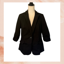 Laden Sie das Bild in den Galerie-Viewer. Torrid Black Ruched Elbow Sleeve Short Blazer (Pre-Loved) Size 1 (XL)
