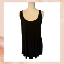 Laden Sie das Bild in den Galerie-Viewer. Torrid Super Soft Knits Black Scoop Neck Racerback Tank Top (Pre-Loved) Size 1 (1X)
