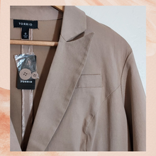 Cargue la imagen en el visor de la galería, Torrid Warm Taupe 3/4 Sleeve Blazer Jacket NWT
