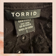 Chargez l'image dans la visionneuse de la galerie, Torrid Black Lace Spaghetti Strap Tank Top (Pre-Loved) Size 1 (1X)
