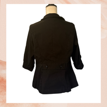 Laden Sie das Bild in den Galerie-Viewer. Torrid Black Ruched Elbow Sleeve Short Blazer (Pre-Loved) Size 1 (XL)

