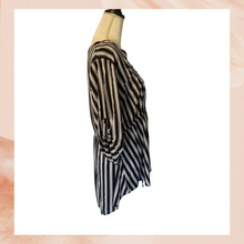 Carregue a imagem no visualizador da Galeria, Torrid Black &amp; White Stripes Tunic High-Low Blouse (Pre-Loved) Size 1 (1X)

