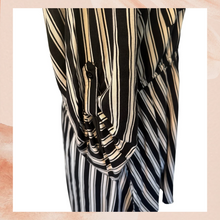 Carregue a imagem no visualizador da Galeria, Torrid Black &amp; White Stripes Tunic High-Low Blouse (Pre-Loved) Size 1 (1X)
