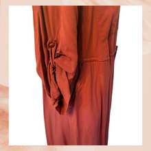Carregue a imagem no visualizador da Galeria, Torrid Deep Terracotta Half Sleeve Drawstring Waist Midi Dress (Pre-Loved) Size 0 (L)
