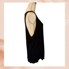 Laden Sie das Bild in den Galerie-Viewer. Torrid Super Soft Knits Black Scoop Neck Racerback Tank Top (Pre-Loved) Size 1 (1X)
