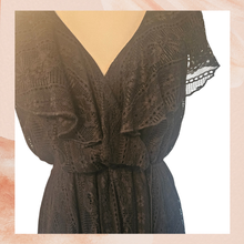 Carregue a imagem no visualizador da Galeria, Trixxi Black Layered Lace Fit &amp; Flare Mini Dress (Pre-Loved) Size Large (Juniors)
