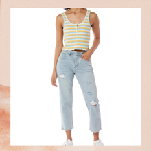 Load image into Gallery viewer, Unionbay Light Wash Distressed Vintage Boyfriend Straight Jeans (Pre-Loved) Size 7
