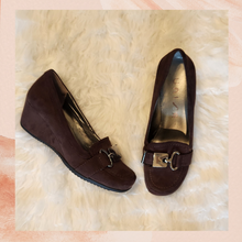 Cargue la imagen en el visor de la galería, Unisa Espresso Brown Suede Wedge Shoes (Pre-Loved) Size 6M
