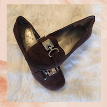 Cargue la imagen en el visor de la galería, Unisa Espresso Brown Suede Wedge Shoes (Pre-Loved) Size 6M
