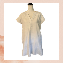 Carregue a imagem no visualizador da Galeria, Universal Thread White Gauze Short Sleeve Shift Dress (Pre-Loved) Size Small
