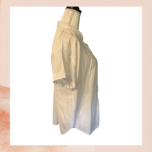 Cargue la imagen en el visor de la galería, Universal Thread White Cuffed Short Sleeve Button-Up Shirt (Pre-Loved) Size Medium
