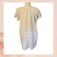 Carregue a imagem no visualizador da Galeria, Universal Thread White Gauze Short Sleeve Shift Dress (Pre-Loved) Size Small
