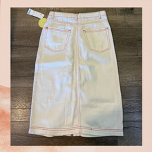 Cargue la imagen en el visor de la galería, Urban Outfitters White Red Stitch Denim Pencil Skirt NWT Size SP
