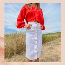 Cargue la imagen en el visor de la galería, Urban Outfitters White Red Stitch Denim Pencil Skirt NWT Size SP
