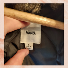 Cargue la imagen en el visor de la galería, Vans Black Faux Fur Parka Winter Coat Jacket (Pre-Loved) Small
