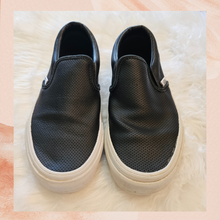 Laden Sie das Bild in den Galerie-Viewer. Vans Black Slip-On Perf Leather Shoes (Pre-Loved) Size 6
