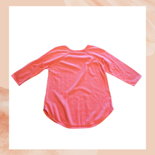 Carica l&#39;immagine nel visualizzatore della galleria, Vibrant Pink Light Knit 3/4 Sleeve Sweater (Pre-Loved) Size XL
