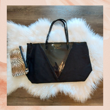 Cargue la imagen en el visor de la galería, Victoria&#39;s Secret Black Patent Metallic Canvas Shoulder Bag (Pre-Loved)
