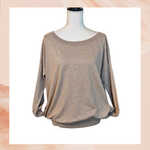 Laden Sie das Bild in den Galerie-Viewer. Victoria&#39;s Secret Light Taupe Relaxed Fit Open Cut-Out Back Sweater (Pre-Loved) Small
