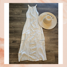 Carregue a imagem no visualizador da Galeria, White Crochet Lace Maxi Boho Dress (Pre-Loved) SP
