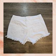 Carregue a imagem no visualizador da Galeria, White Cut-Off Frayed Denim Jean Distressed Shorts NWOT XXL
