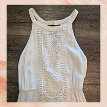 Carregue a imagem no visualizador da Galeria, White Crochet Lace Maxi Boho Dress (Pre-Loved) SP
