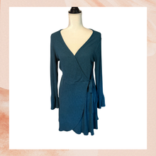 Cargue la imagen en el visor de la galería, Xhilaration Gray Teal Light Knit Wrap Mini Dress (Pre-Loved) Size Large
