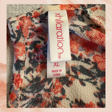 Laden Sie das Bild in den Galerie-Viewer. Xhilaration Pink Floral Lace Ruffle Sleeve Blouse (Pre-Loved) Size XL
