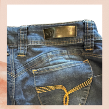 Carregue a imagem no visualizador da Galeria, YMI WannaBettaButt? Dark Wash Skinny Jeans (Pre-Loved) Size 9
