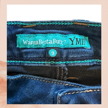 Carregue a imagem no visualizador da Galeria, YMI WannaBettaButt? Dark Wash Skinny Jeans (Pre-Loved) Size 9
