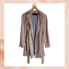 Carregue a imagem no visualizador da Galeria, Zara Basic Khaki Color Lined Waist-Tie Trench Jacket (Pre-Loved) XS
