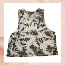 Carregue a imagem no visualizador da Galeria, Zella Olive Green Tie-Dye Cropped Tank Top (Pre-Loved) Medium
