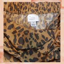 Laden Sie das Bild in den Galerie-Viewer. Tan Leopard Waist Tie Shorts Large
