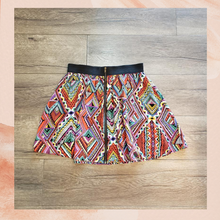Laden Sie das Bild in den Galerie-Viewer. Abstract Print Front Zip Skater Skirt Size Small (Pre-Loved)
