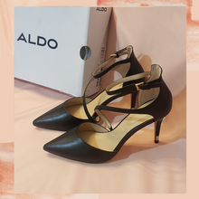 Cargue la imagen en el visor de la galería, Aldo Vetrano Cross Ankle Strap Stiletto Size 10 (Pre-Loved)
