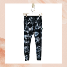 Load image into Gallery viewer, Black &amp; White Tie-Dye High Waisted Leggings XS
