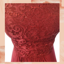 Chargez l&#39;image dans la visionneuse de la galerie, Burgundy Embellished Sequin Formal Prom Dress Size 7 (Pre-Loved)

