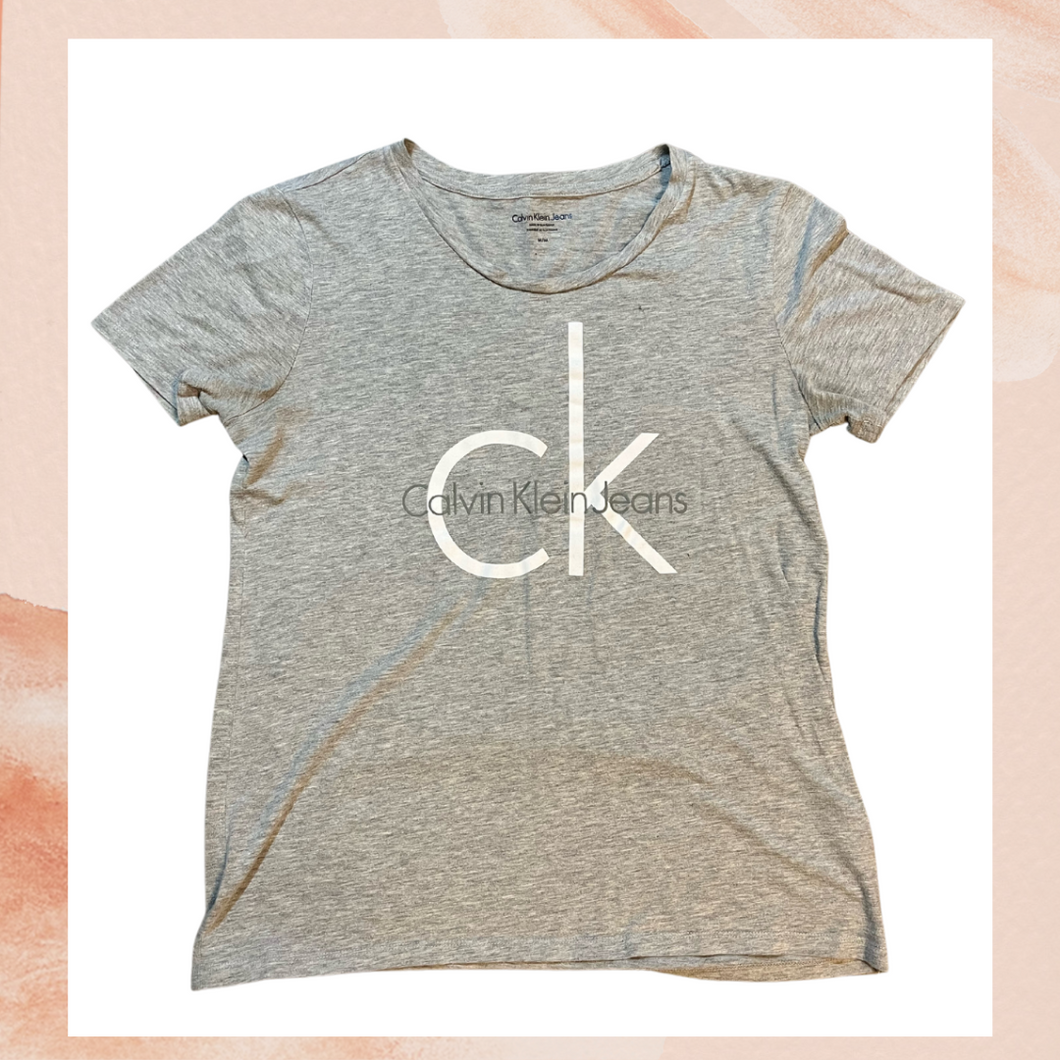 Calvin Klein Jeans Light Gray Signature T-Shirt (Pre-Loved) Medium