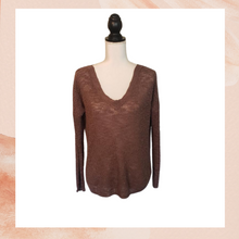 Carregue a imagem no visualizador da Galeria, Charlotte Russe Brown Light Knit Sweater Small (Pre-Loved)
